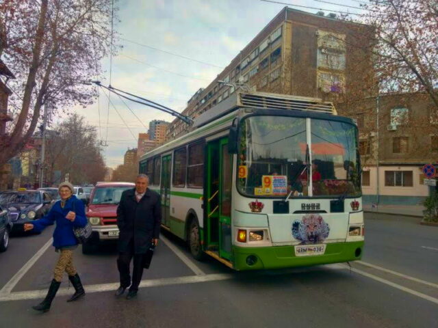 Avenida Sayat-Nova en el distrito de Augestan, Ereván, Armenia Avenida Sayat-Nova en el distrito de Augestan, Ereván, Armenia