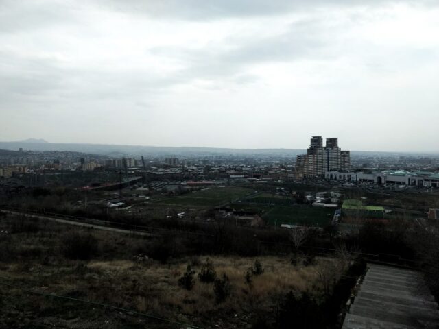 Vistas generales de la ciudad de Ereván desde el Memorial sobre el genocidio armenio en Ereván, Armenia Vistas generales de la ciudad de Ereván desde el Memorial sobre el genocidio armenio en Ereván, Armenia