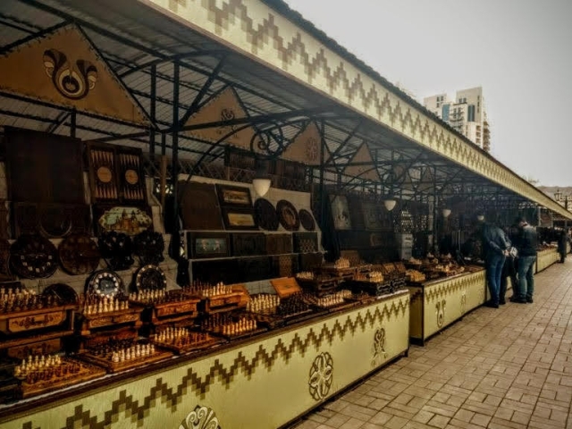 Venta de tableros de ajedrez en Bulevar entre las calles Buzand y Aram donde se encuentran puestos de venta, Ereván, ArmeniaBulevar entre las calles Buzand y Aram donde se encuentran puestos de venta, Ereván, Armenia Venta de tableros de ajedrez en Bulevar entre las calles Buzand y Aram donde se encuentran puestos de venta, Ereván, ArmeniaBulevar entre las calles Buzand y Aram donde se encuentran puestos de venta, Ereván, Armenia