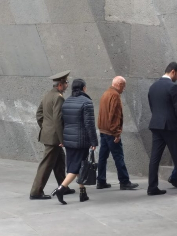 Ceremonia en el Complejo Tsitsernakaberd donde se encuentra el Memorial del Genocidio Armenio en Ereván, Armenia Ceremonia en el Complejo Tsitsernakaberd donde se encuentra el Memorial del Genocidio Armenio en Ereván, Armenia