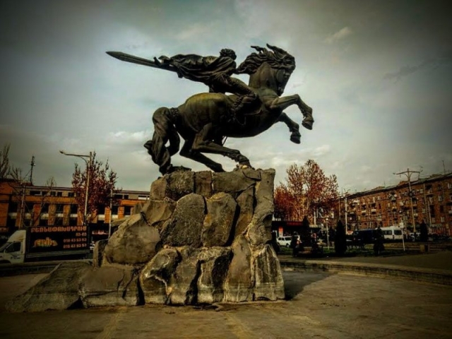 Estatua Sasuntsi Davit en Ereván, Armenia Estatua Sasuntsi Davit en Ereván, Armenia