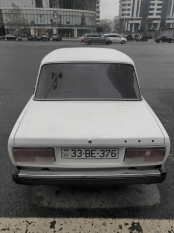 Coche soviético, Baku, Azerbaiyán Coche soviético, Baku, Azerbaiyán