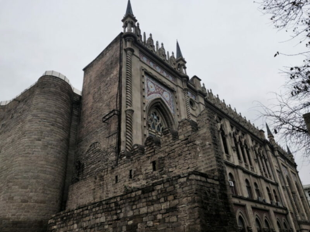 Palacio Ismailiyya que sirve como la Academia Nacional de Ciencias, Baku, Azerbaiyán Palacio Ismailiyya que sirve como la Academia Nacional de Ciencias, Baku, Azerbaiyán