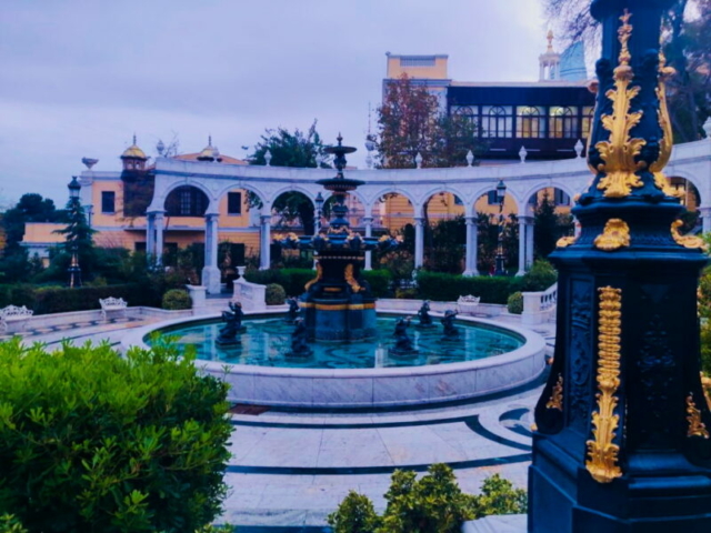 Parque de la fuente de la filarmónica, Baku, Azerbaiyán Parque de la fuente de la filarmónica, Baku, Azerbaiyán
