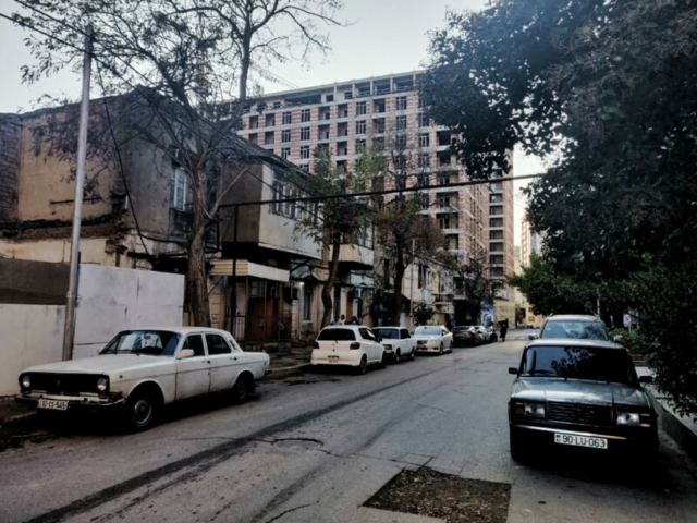 Calle Vladislav Plotnikov, Baku, Azerbaiyán Calle Vladislav Plotnikov, Baku, Azerbaiyán