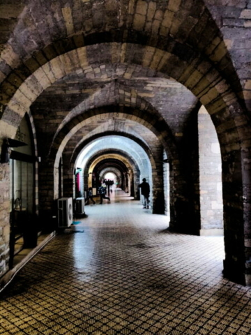 Pasajes en la zona comercial de la avenida Nizami, Baku, Azerbaiyán Pasajes en la zona comercial de la avenida Nizami, Baku, Azerbaiyán