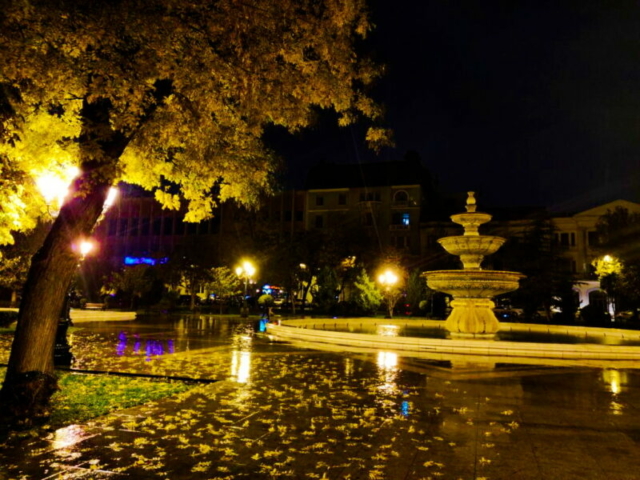 Fuente Sahil Bağı, Baku, Azerbaiyán Fuente Sahil Bağı, Baku, Azerbaiyán