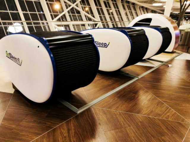 Cabinas para dormir en el Aeropuerto Internacional Heydar Aliyev en Baku, Azerbaiyán Cabinas para dormir en el Aeropuerto Internacional Heydar Aliyev en Baku, Azerbaiyán