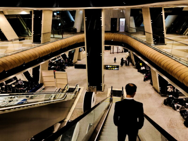 Aeropuerto Internacional Heydar Aliyev en Baku, Azerbaiyán Aeropuerto Internacional Heydar Aliyev en Baku, Azerbaiyán